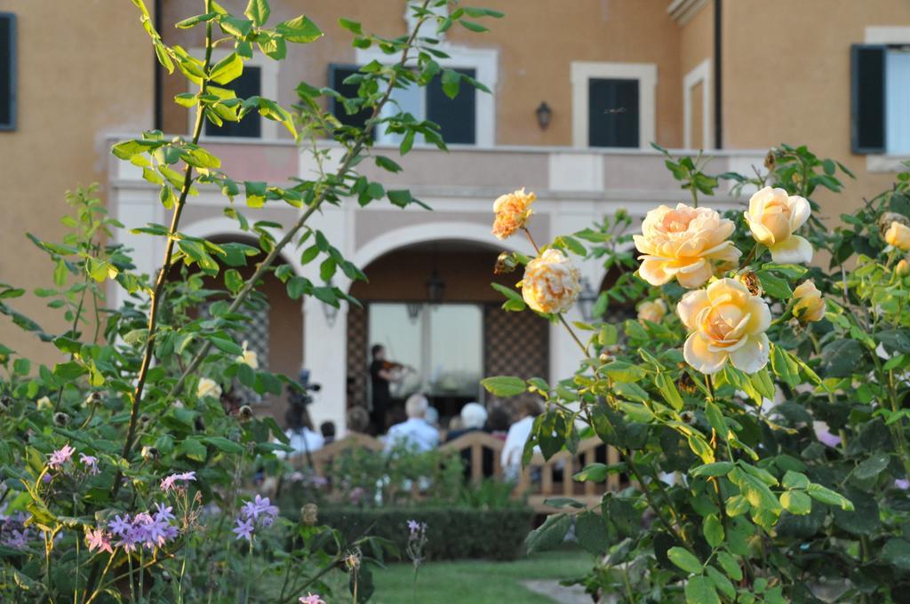 Casale Di Tormaggiore Villa And Country Suites Pomezia Dış mekan fotoğraf