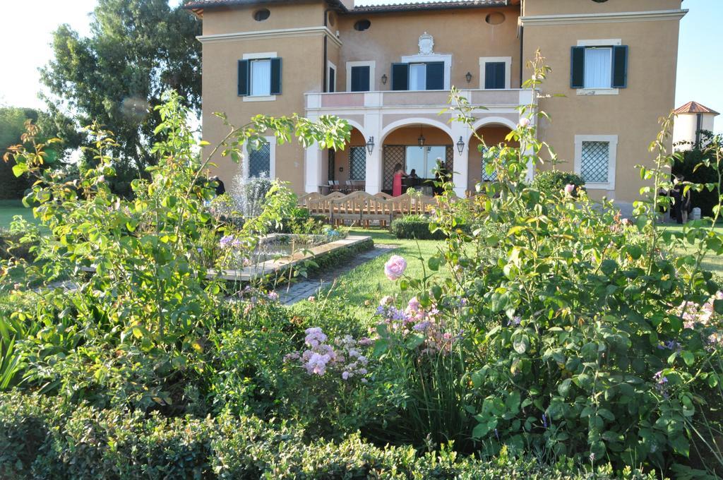 Casale Di Tormaggiore Villa And Country Suites Pomezia Dış mekan fotoğraf